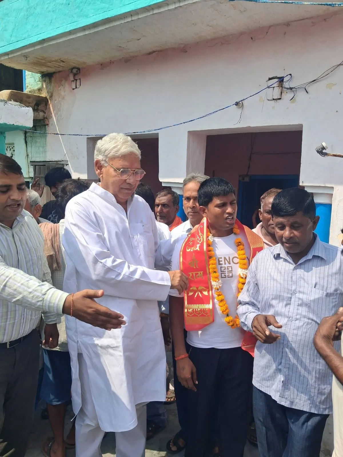 विधानसभा बिलारी के ग्राम सादिकपुर के होनहार युवा श्री मानसिंह पासी का उत्तर प्रदेश पुलिस में सब इंस्पेक्टर के पद पर चयन हुआ…